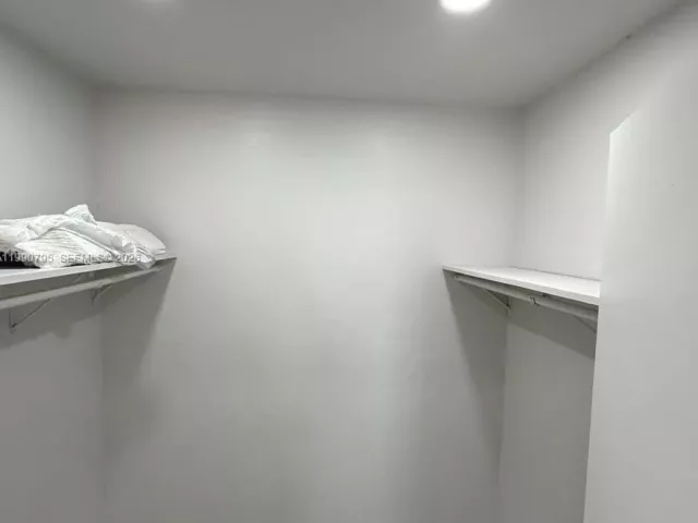 4-bedroom home for sale in Miami Gardens - 3960 NW 174th St - MondialRealty