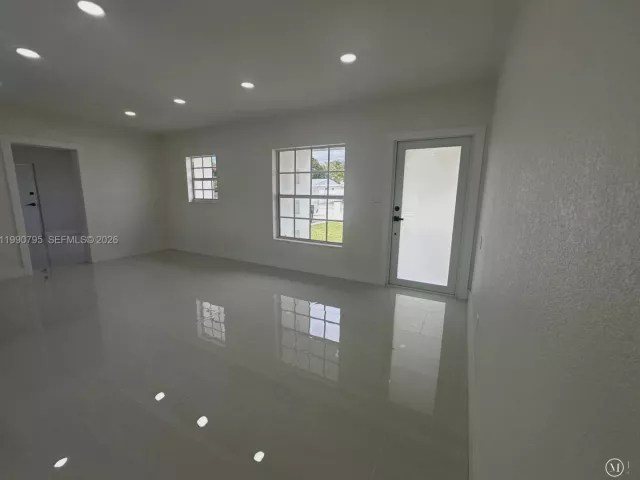 4-bedroom home for sale in Miami Gardens - 3960 NW 174th St - MondialRealty