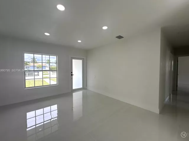 4-bedroom home for sale in Miami Gardens - 3960 NW 174th St - MondialRealty