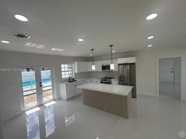 4-bedroom home for sale in Miami Gardens - 3960 NW 174th St - MondialRealty