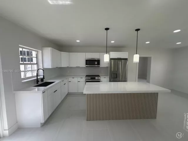 4-bedroom home for sale in Miami Gardens - 3960 NW 174th St - MondialRealty