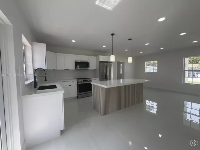4-bedroom home for sale in Miami Gardens - 3960 NW 174th St - MondialRealty