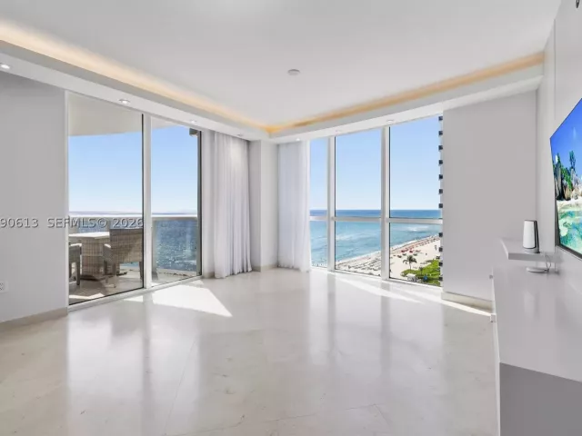 3-bedroom condo for sale in Sunny Isles Beach - 18201 Collins ave 1209 - MondialRealty