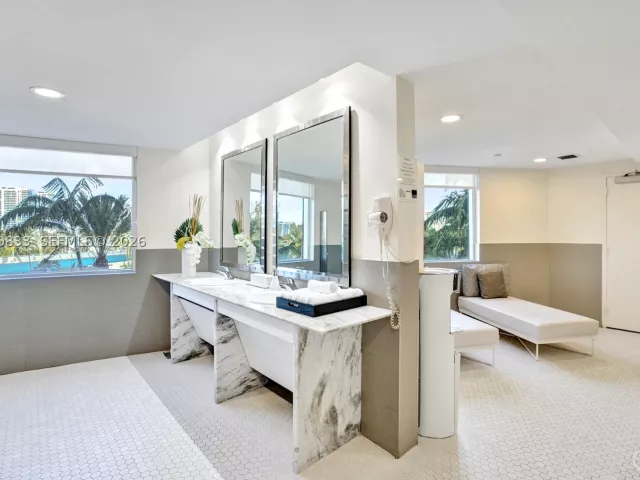 3-bedroom condo for sale in Sunny Isles Beach - 19111 Collins Ave 2101 - MondialRealty