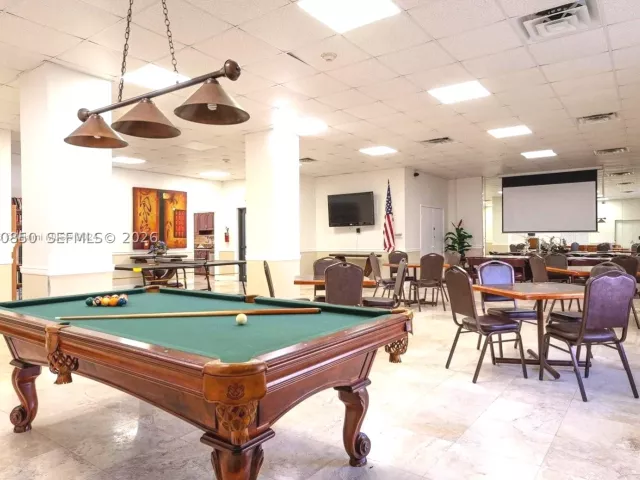 1-bedroom condo for rent in Hollywood - 3505 S Ocean Dr 515 - MondialRealty