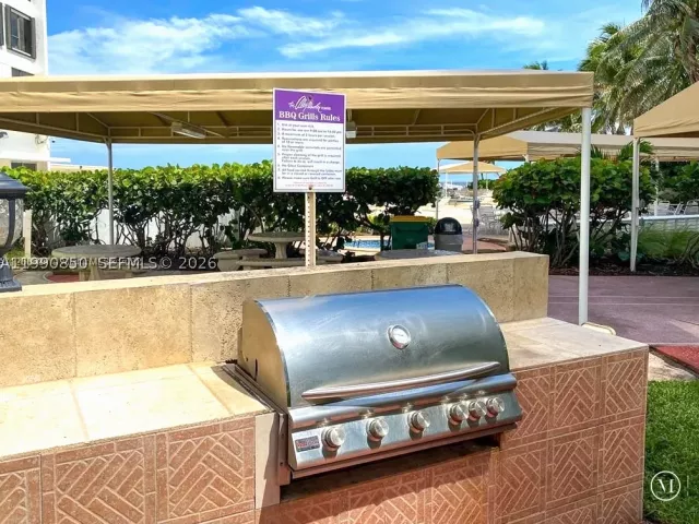 1-bedroom condo for rent in Hollywood - 3505 S Ocean Dr 515 - MondialRealty