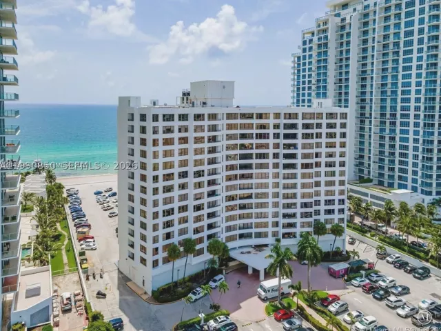 1-bedroom condo for rent in Hollywood - 3505 S Ocean Dr 515 - MondialRealty