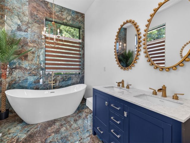 4-bedroom home for sale in Biscayne Park - 941 NE 119th St - MondialRealty
