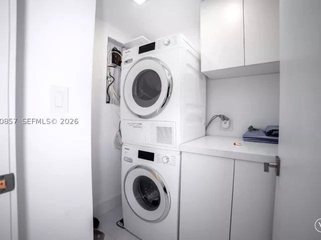 3-bedroom condo for sale in Miami Beach - 5600 Collins Ave 14K - MondialRealty
