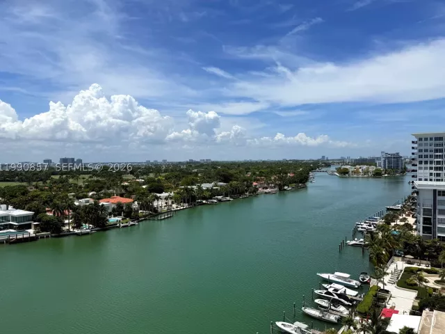 3-bedroom condo for sale in Miami Beach - 5600 Collins Ave 14K - MondialRealty