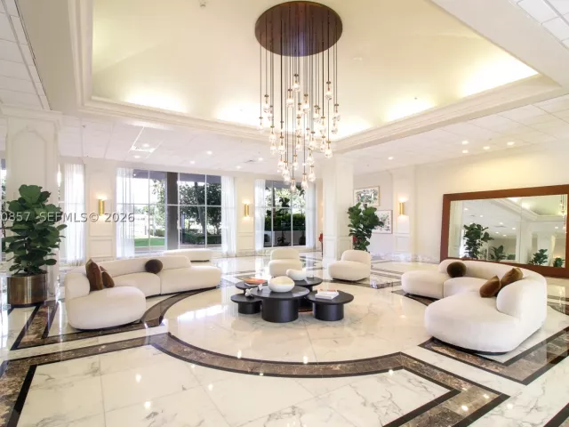 3-bedroom condo for sale in Miami Beach - 5600 Collins Ave 14K - MondialRealty