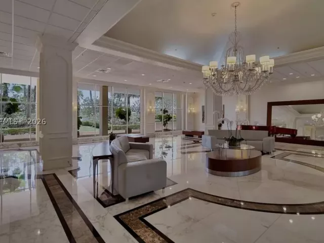 3-bedroom condo for sale in Miami Beach - 5600 Collins Ave 14K - MondialRealty