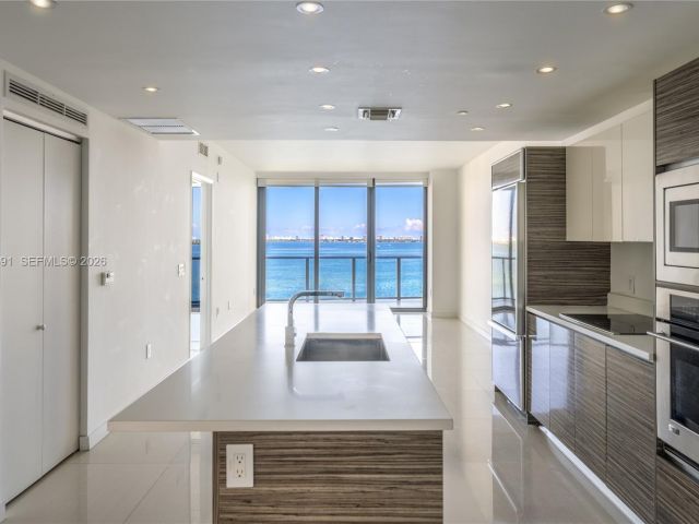 Apartment for rent  Unit #707 - photo 7534380