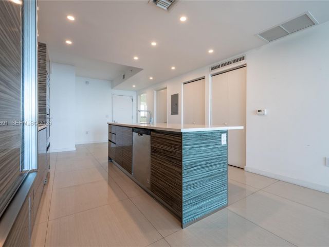 Apartment for rent  Unit #707 - photo 7534382