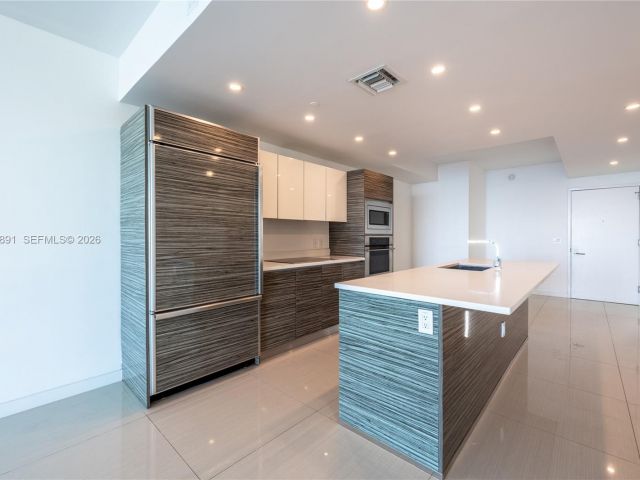 Apartment for rent  Unit #707 - photo 7534383