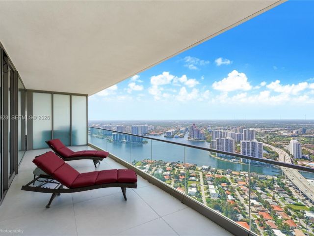 Apartment for sale  Unit #5103 - photo 7534477