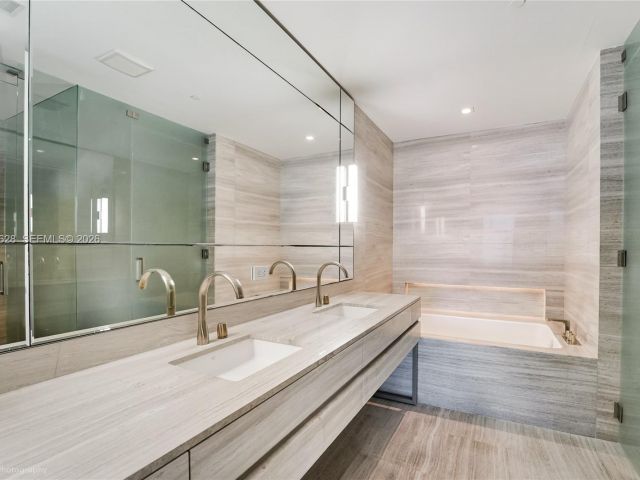 Apartment for sale  Unit #5103 - photo 7534487