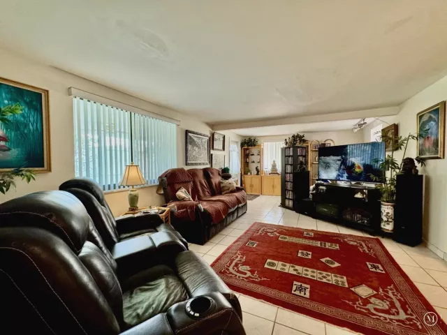 3-bedroom home for sale in Hollywood - 3510 Taft Street - MondialRealty