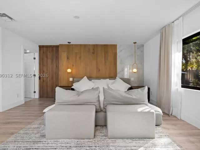 4-bedroom home for rent in Miami Beach - 116 W 1st Ct - MondialRealty