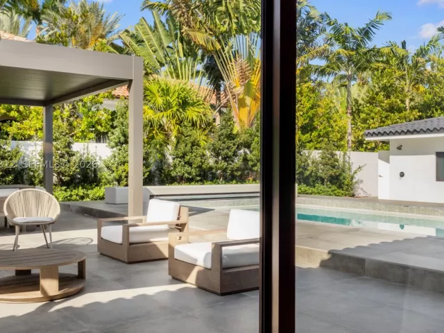 4-bedroom home for rent in Miami Beach - 116 W 1st Ct - MondialRealty