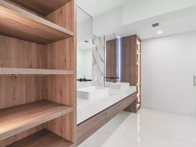 4-bedroom home for rent in Miami Beach - 116 W 1st Ct - MondialRealty