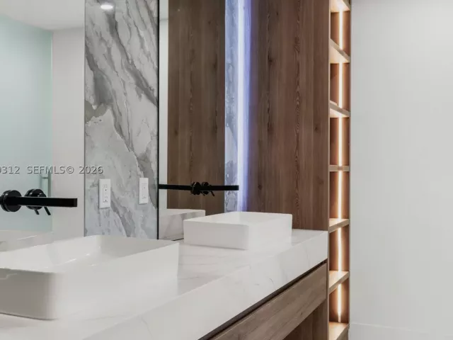 4-bedroom home for rent in Miami Beach - 116 W 1st Ct - MondialRealty