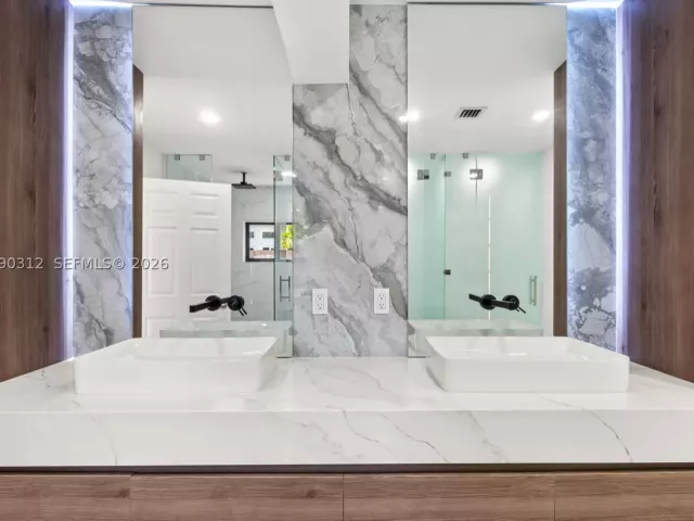 4-bedroom home for rent in Miami Beach - 116 W 1st Ct - MondialRealty