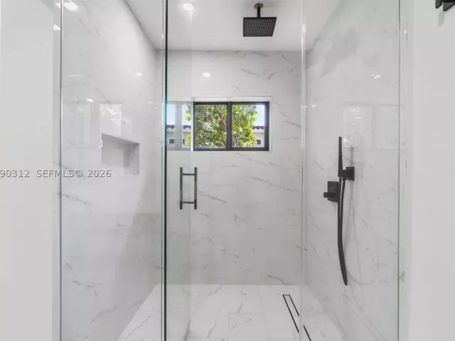 4-bedroom home for rent in Miami Beach - 116 W 1st Ct - MondialRealty