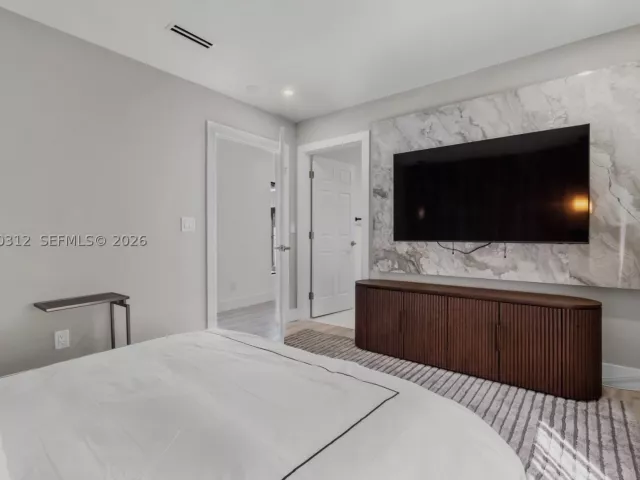 4-bedroom home for rent in Miami Beach - 116 W 1st Ct - MondialRealty