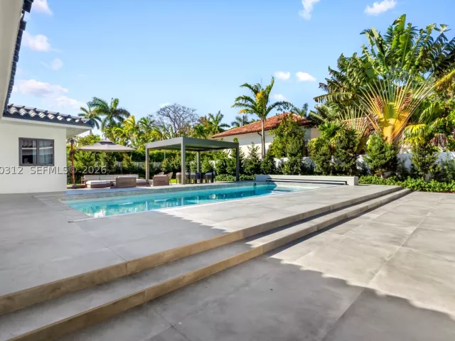 4-bedroom home for rent in Miami Beach - 116 W 1st Ct - MondialRealty