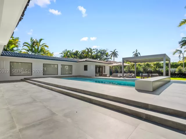 4-bedroom home for rent in Miami Beach - 116 W 1st Ct - MondialRealty