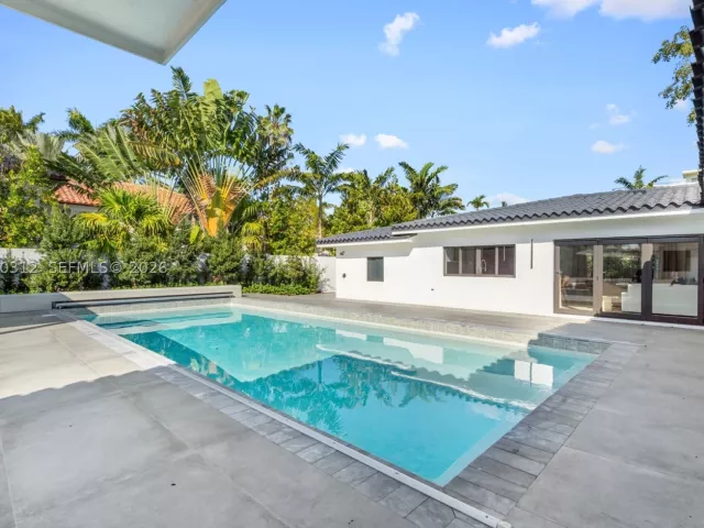 4-bedroom home for rent in Miami Beach - 116 W 1st Ct - MondialRealty