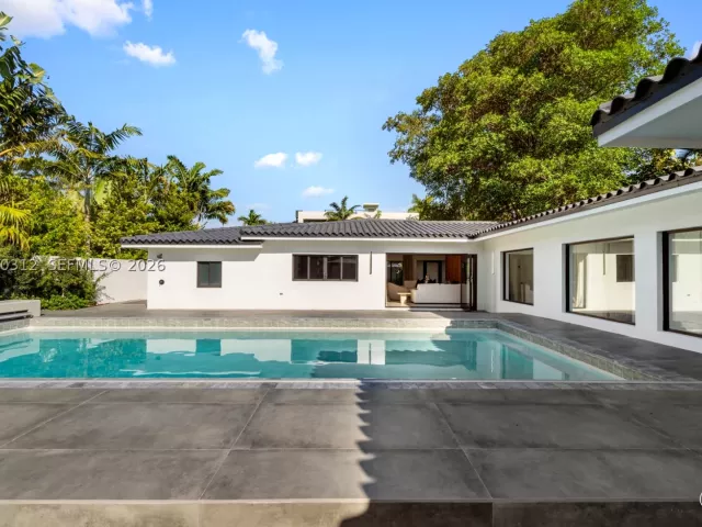 4-bedroom home for rent in Miami Beach - 116 W 1st Ct - MondialRealty