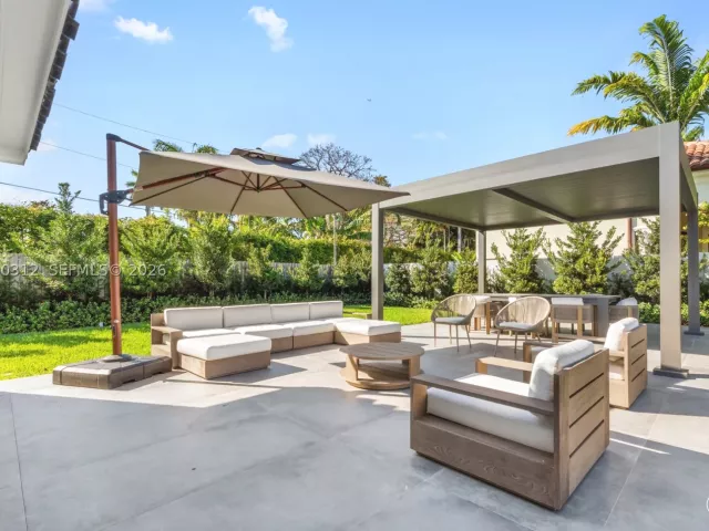 4-bedroom home for rent in Miami Beach - 116 W 1st Ct - MondialRealty