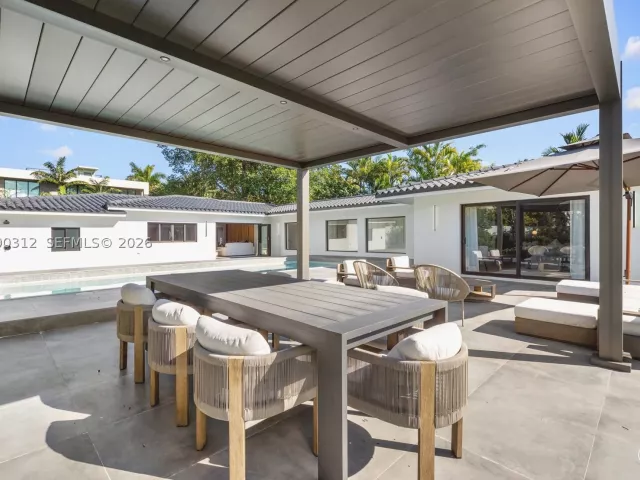 4-bedroom home for rent in Miami Beach - 116 W 1st Ct - MondialRealty