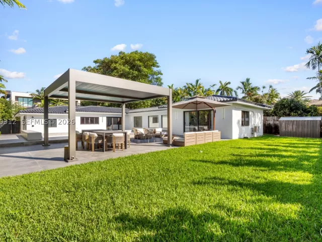 4-bedroom home for rent in Miami Beach - 116 W 1st Ct - MondialRealty