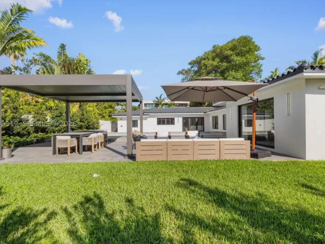 4-bedroom home for rent in Miami Beach - 116 W 1st Ct - MondialRealty