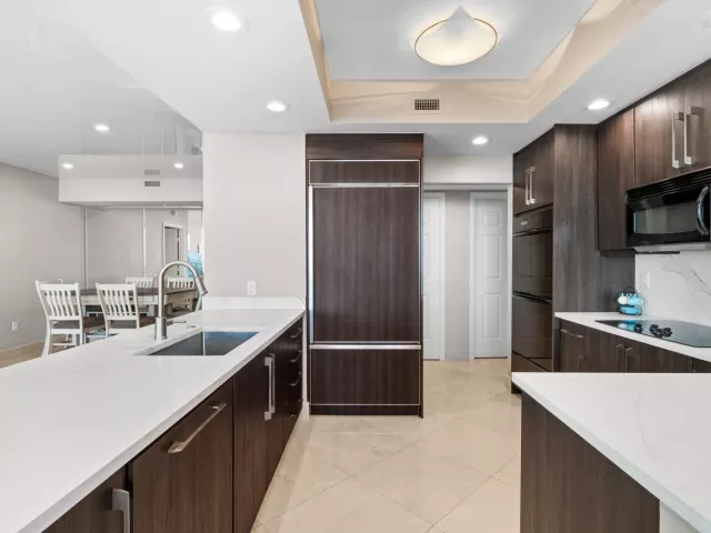 2-bedroom condo for sale in Fort Lauderdale - 411 N New River Dr Drive E 3605 - MondialRealty