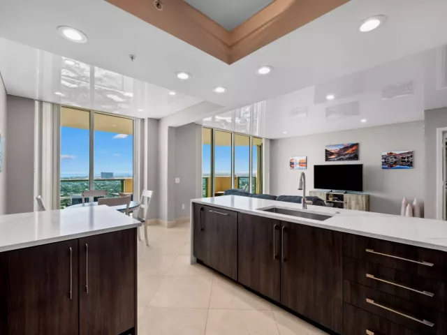 2-bedroom condo for sale in Fort Lauderdale - 411 N New River Dr Drive E 3605 - MondialRealty