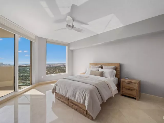 2-bedroom condo for sale in Fort Lauderdale - 411 N New River Dr Drive E 3605 - MondialRealty