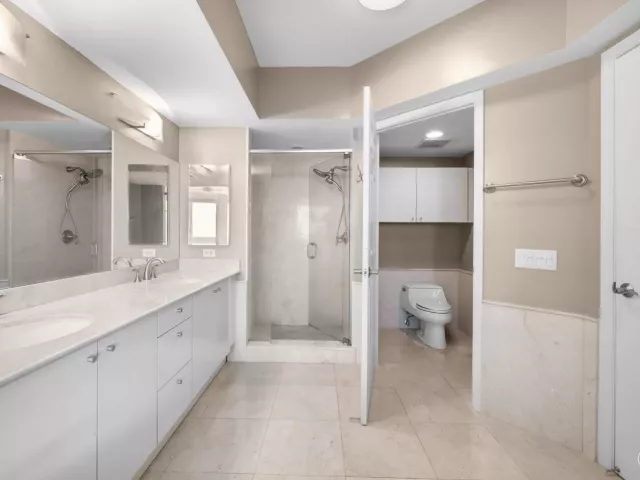 2-bedroom condo for sale in Fort Lauderdale - 411 N New River Dr Drive E 3605 - MondialRealty