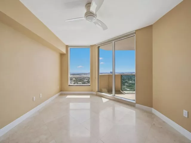 2-bedroom condo for sale in Fort Lauderdale - 411 N New River Dr Drive E 3605 - MondialRealty