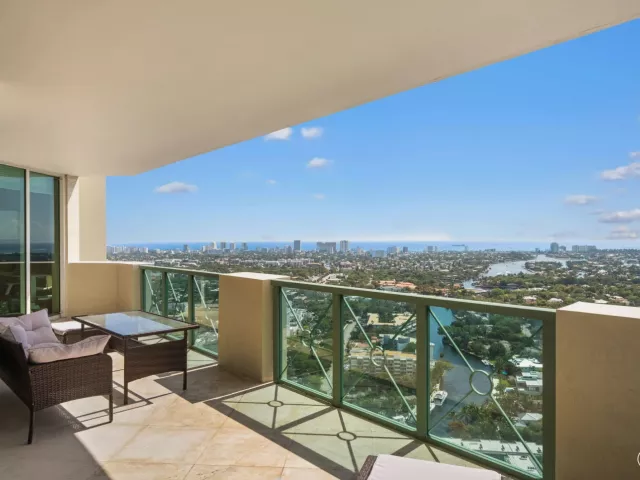 2-bedroom condo for sale in Fort Lauderdale - 411 N New River Dr Drive E 3605 - MondialRealty