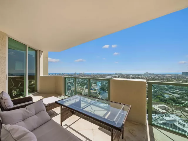 2-bedroom condo for sale in Fort Lauderdale - 411 N New River Dr Drive E 3605 - MondialRealty