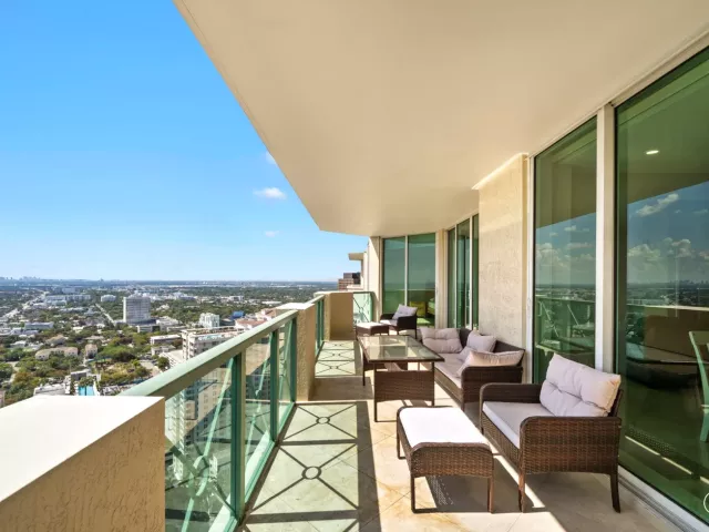 2-bedroom condo for sale in Fort Lauderdale - 411 N New River Dr Drive E 3605 - MondialRealty