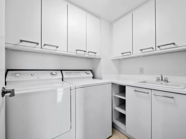 2-bedroom condo for sale in Fort Lauderdale - 411 N New River Dr Drive E 3605 - MondialRealty