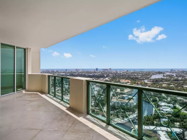 2-bedroom condo for sale in Fort Lauderdale - 411 N New River Dr Drive E 3605 - MondialRealty