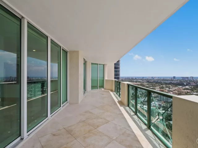 2-bedroom condo for sale in Fort Lauderdale - 411 N New River Dr Drive E 3605 - MondialRealty