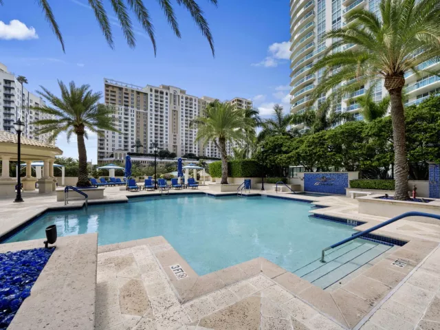 2-bedroom condo for sale in Fort Lauderdale - 411 N New River Dr Drive E 3605 - MondialRealty