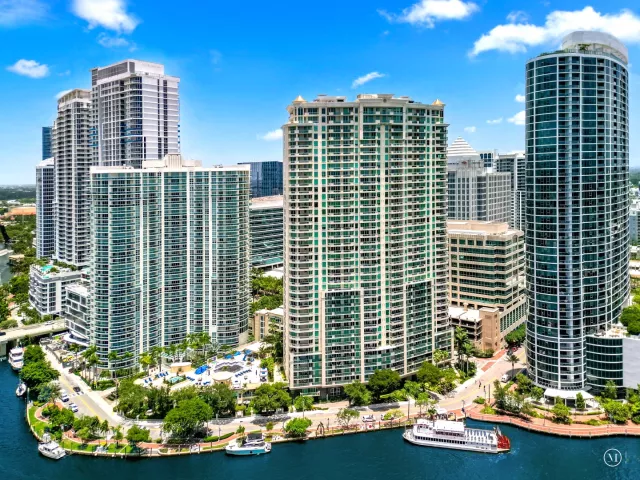 2-bedroom condo for sale in Fort Lauderdale - 411 N New River Dr Drive E 3605 - MondialRealty